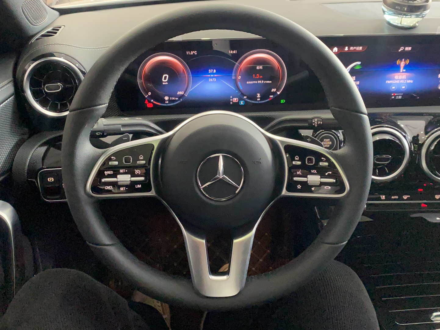 奔驰A级 2021款 改款 A 180 L 运动轿车