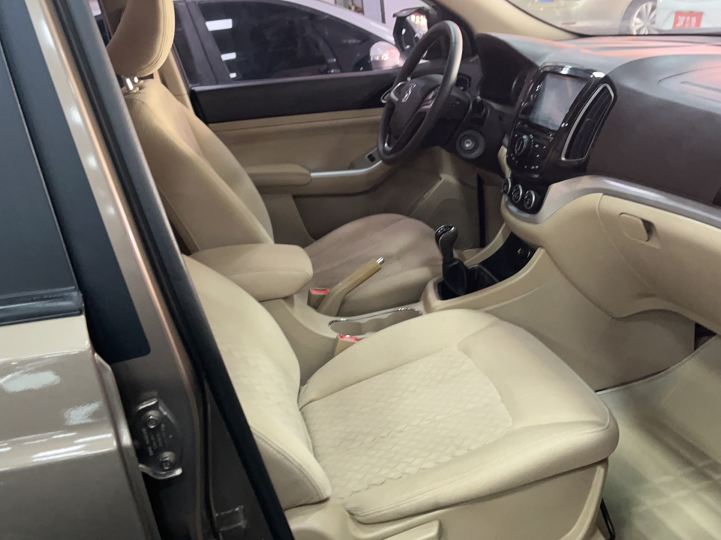 宝骏730 2014款 1.5L 手动标准型 7座