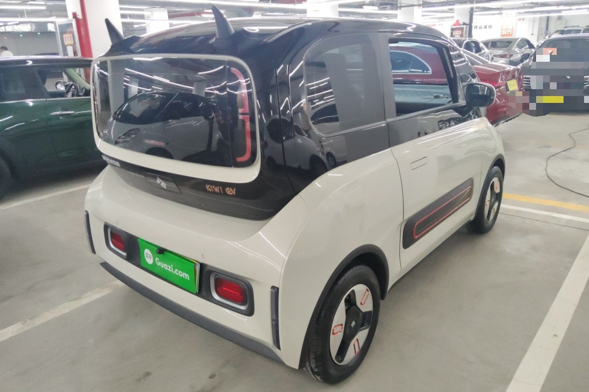 宝骏KiWi EV 2022款 设计师轻享版 三元锂