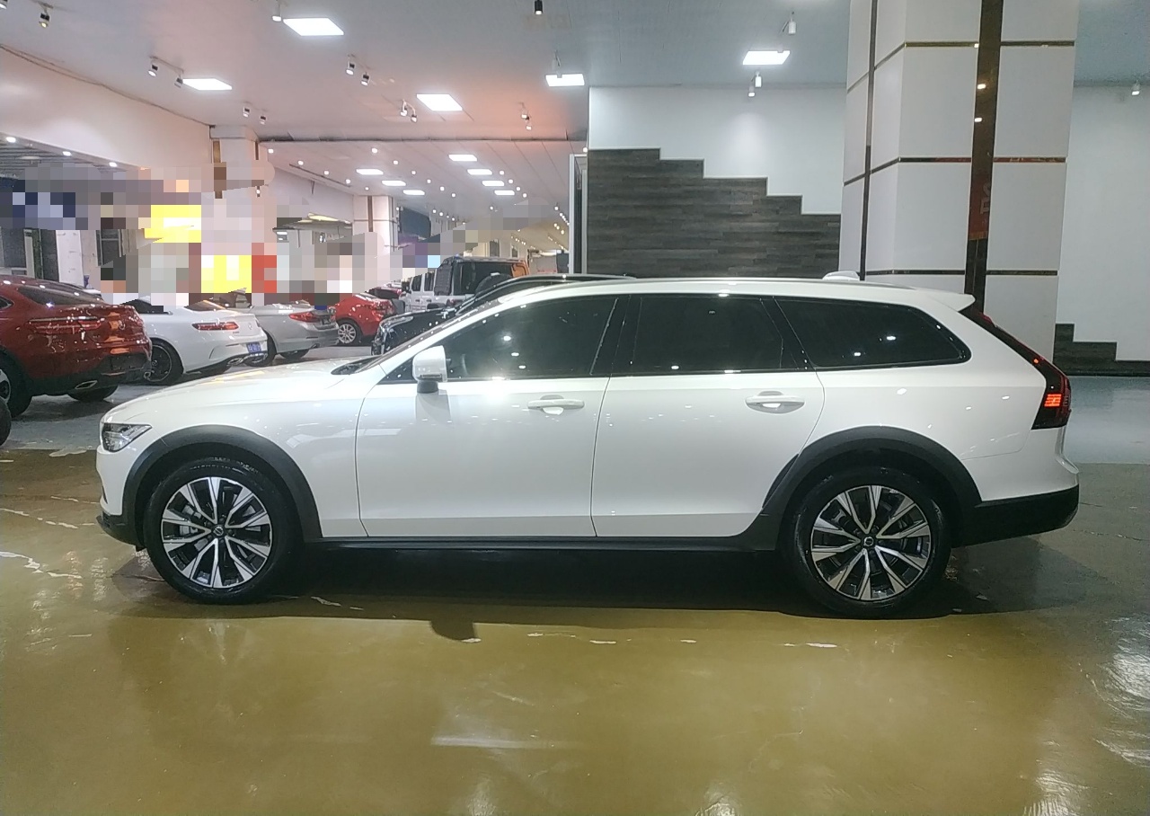 沃尔沃V90 2022款 Cross Country B5 AWD 智远版(进口)