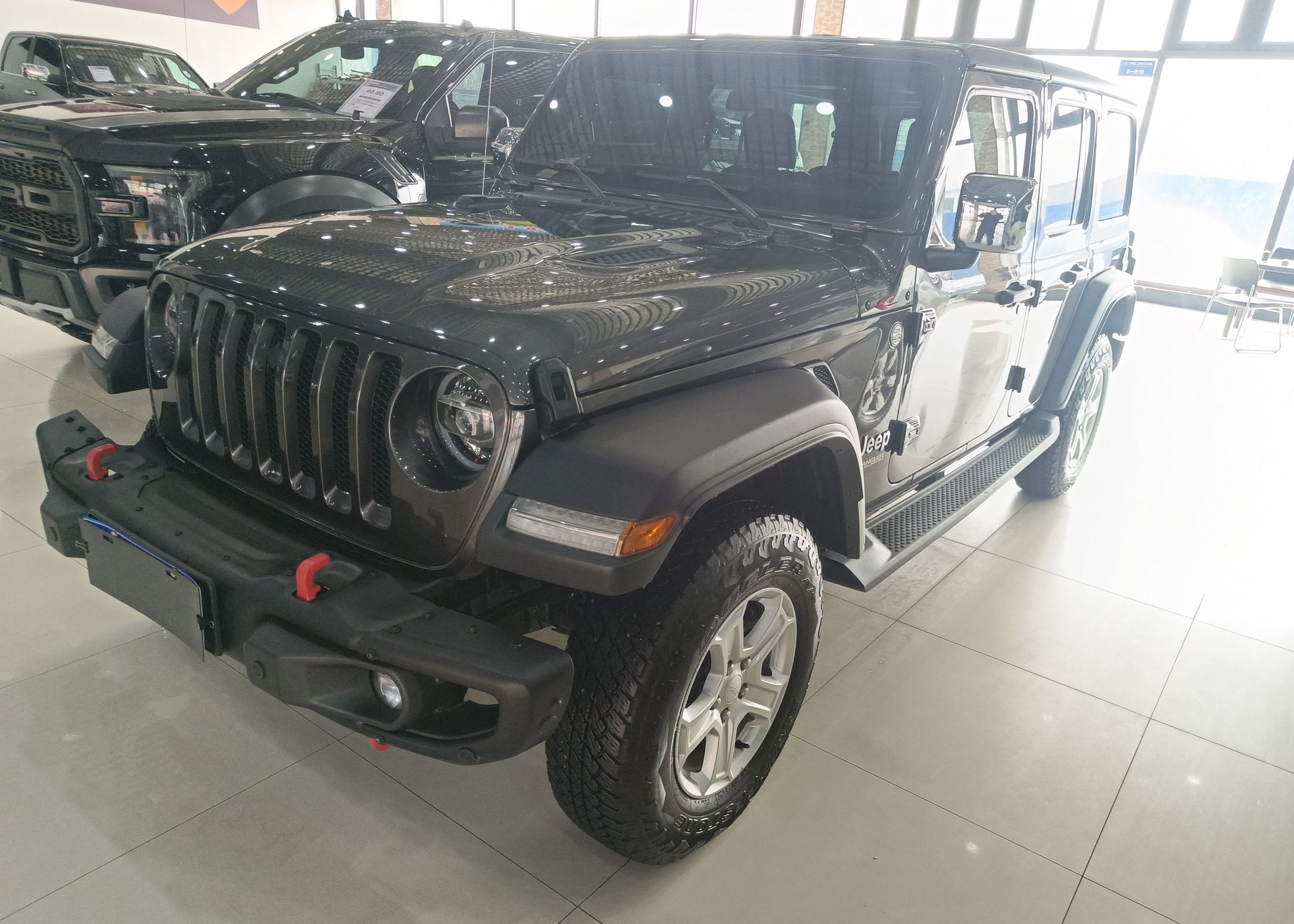 Jeep 牧马人 2019款 2.0T Sahara 四门版 国VI