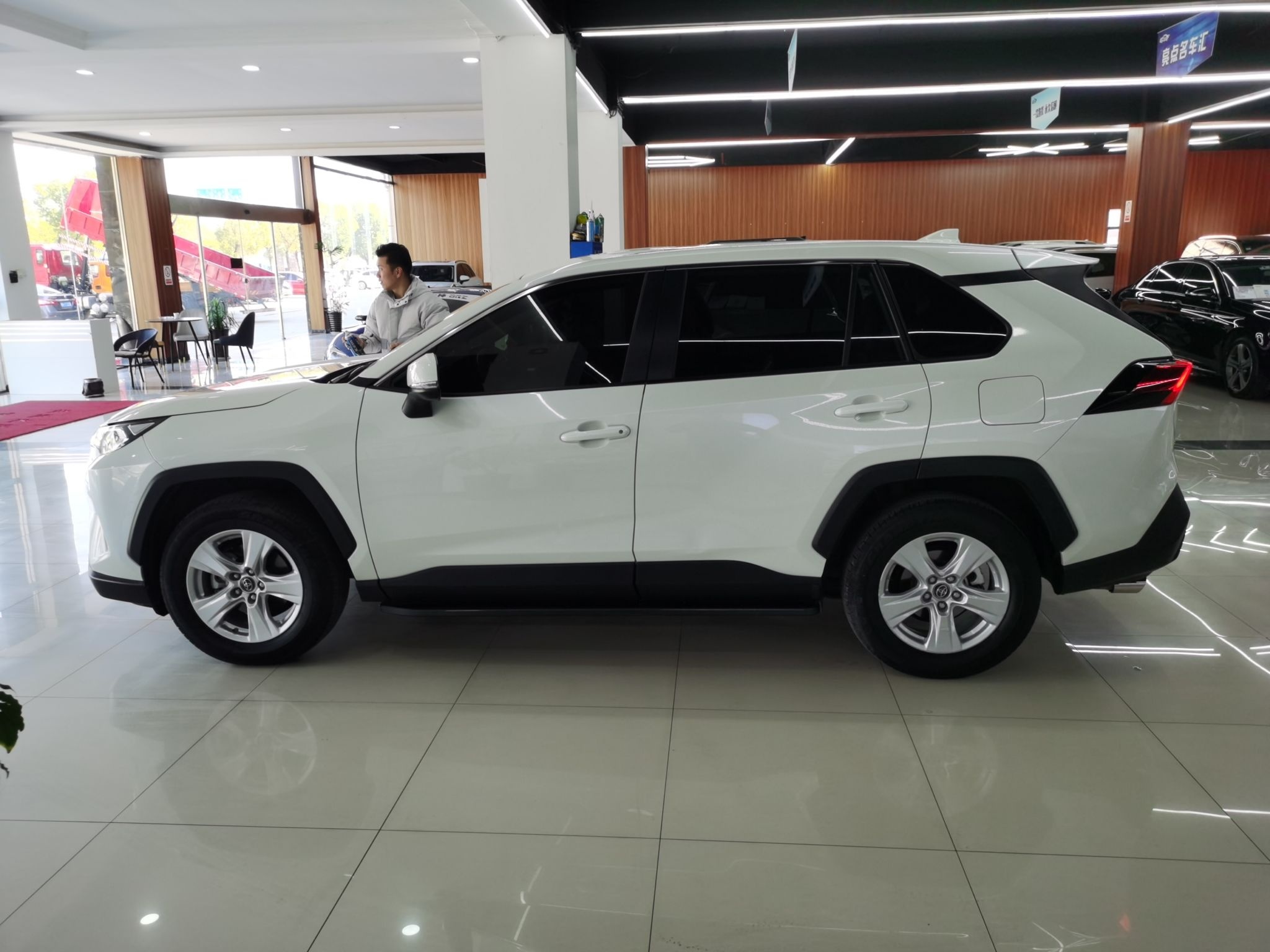 丰田 RAV4 2020款 2.0L CVT两驱都市版