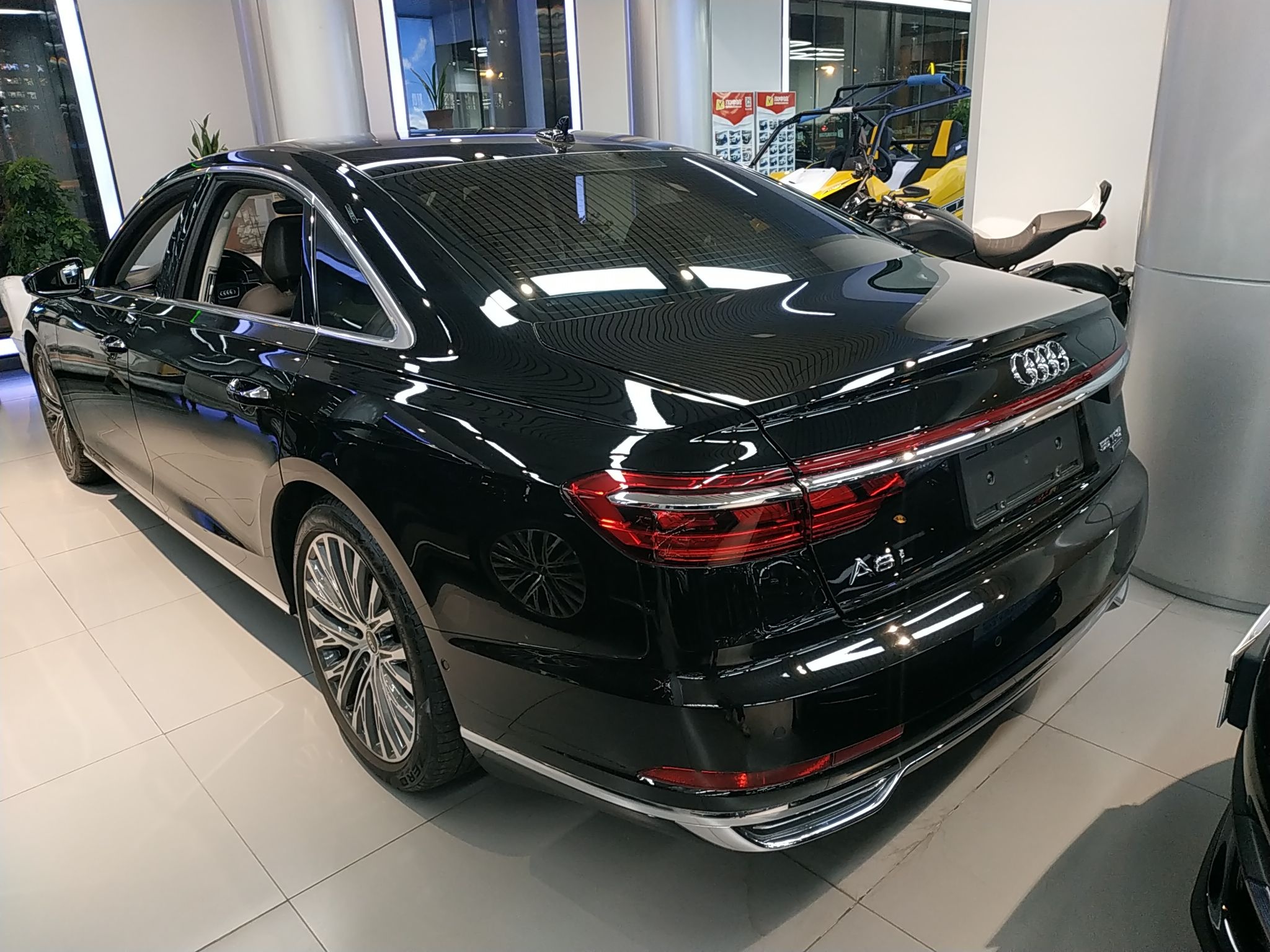 奥迪A8L 2022 A8L 55 TFSI quattro 豪华型典藏版(进口)