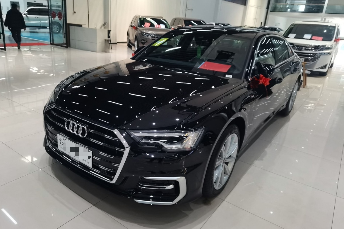 奥迪A6L 2023款 45 TFSI 臻选动感型