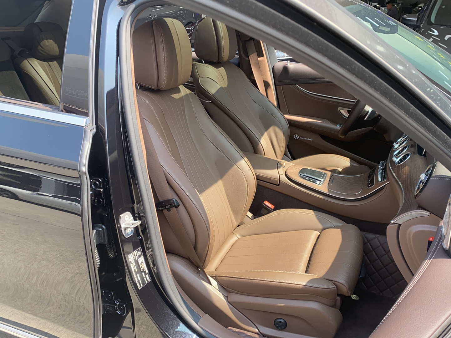 奔驰E级 2022款 改款二 E 300 L 豪华型