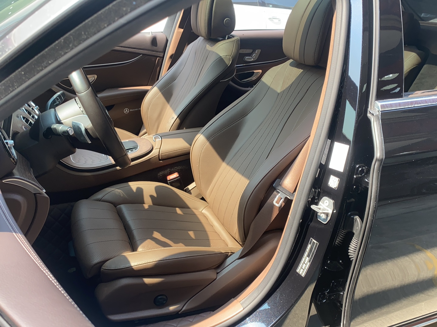 奔驰E级 2022款 改款二 E 300 L 豪华型