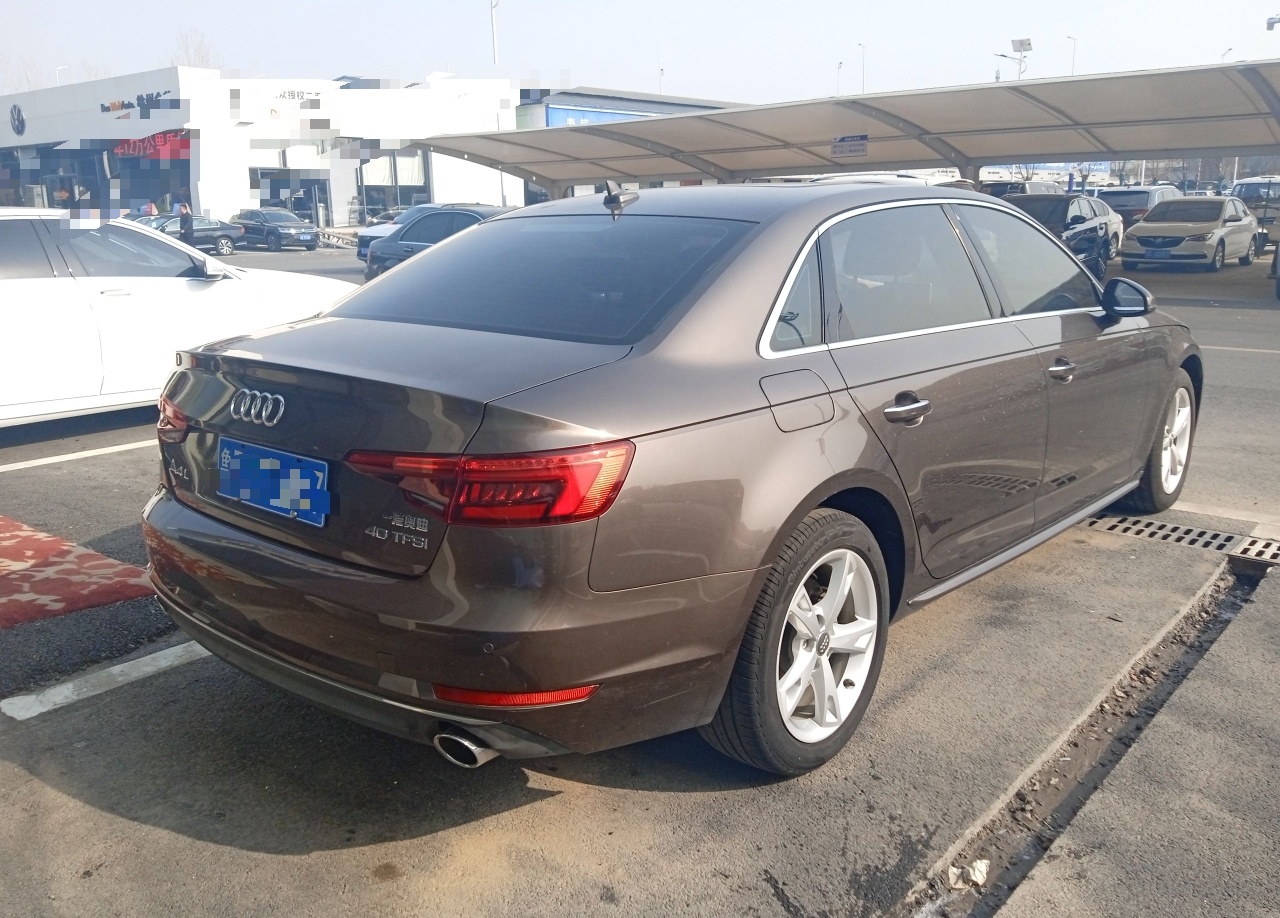 奥迪A4L 2017款 Plus 40 TFSI 进取型