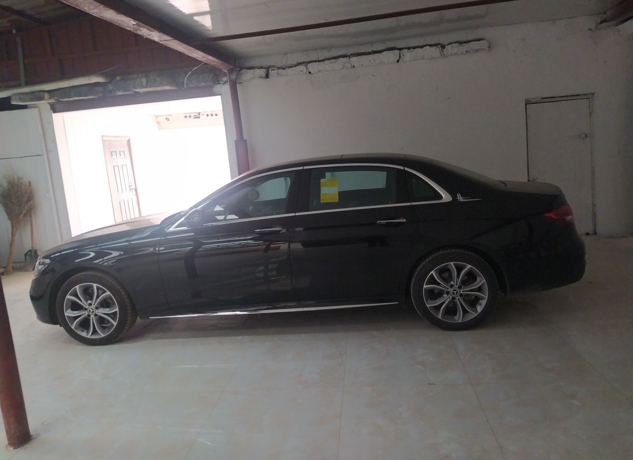 奔驰E级 2022款 改款三 E 300 L 运动豪华型