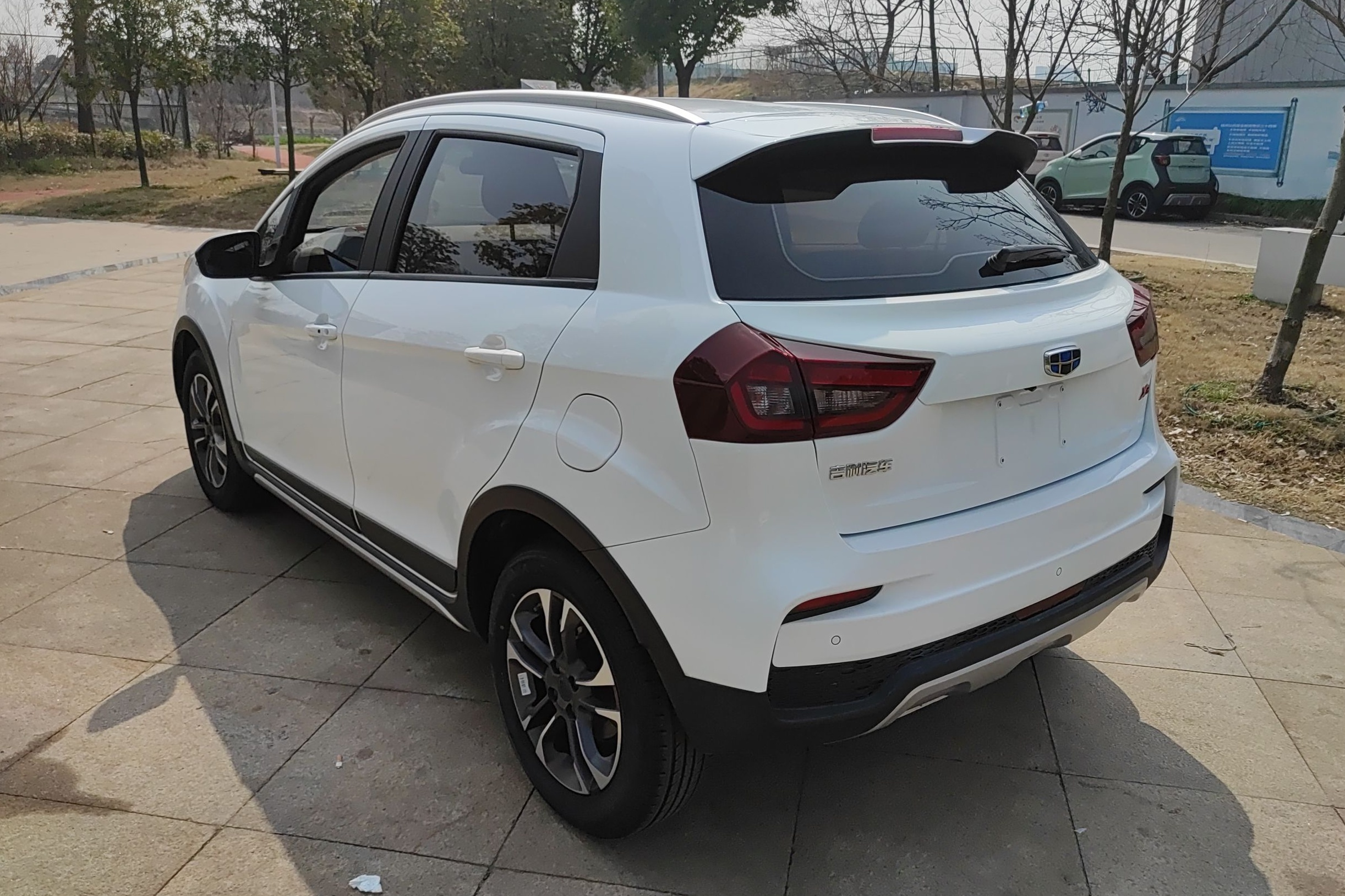 吉利汽车 远景X3 2019款 升级版 1.5L CVT尊贵型