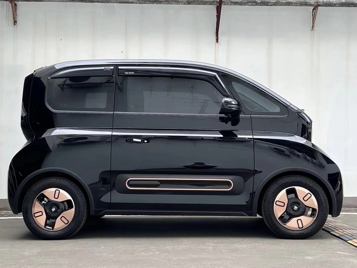 宝骏KiWi EV 2022款 艺术家轻享版