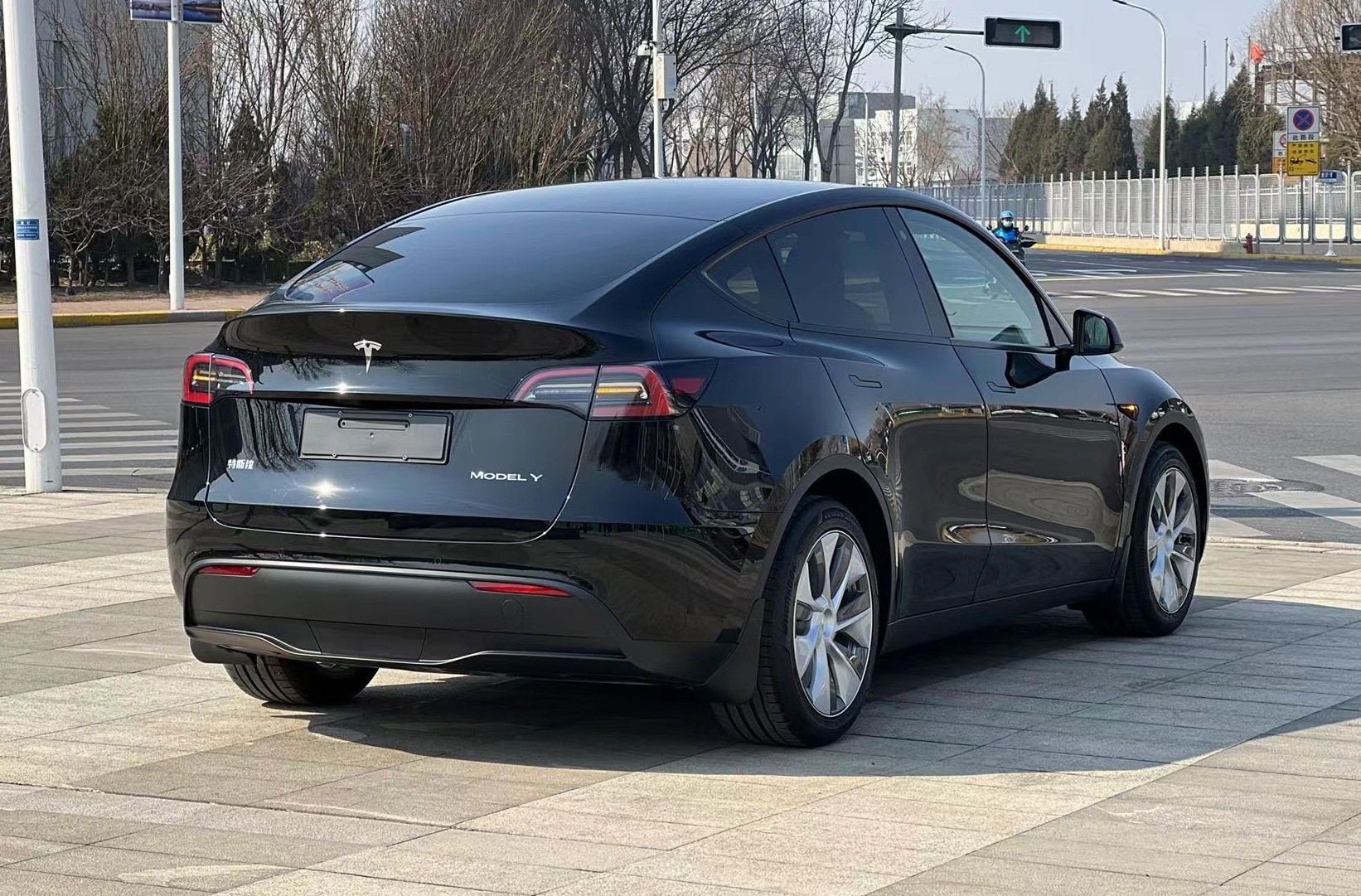 特斯拉 Model Y 2021款 标准续航后驱版