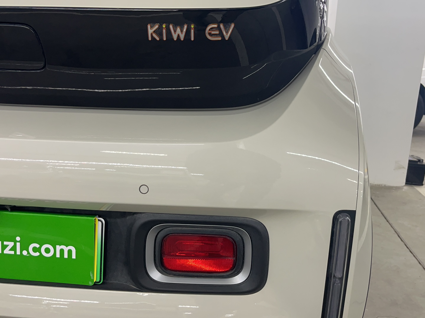 宝骏KiWi EV 2022款 设计师轻享版 三元锂