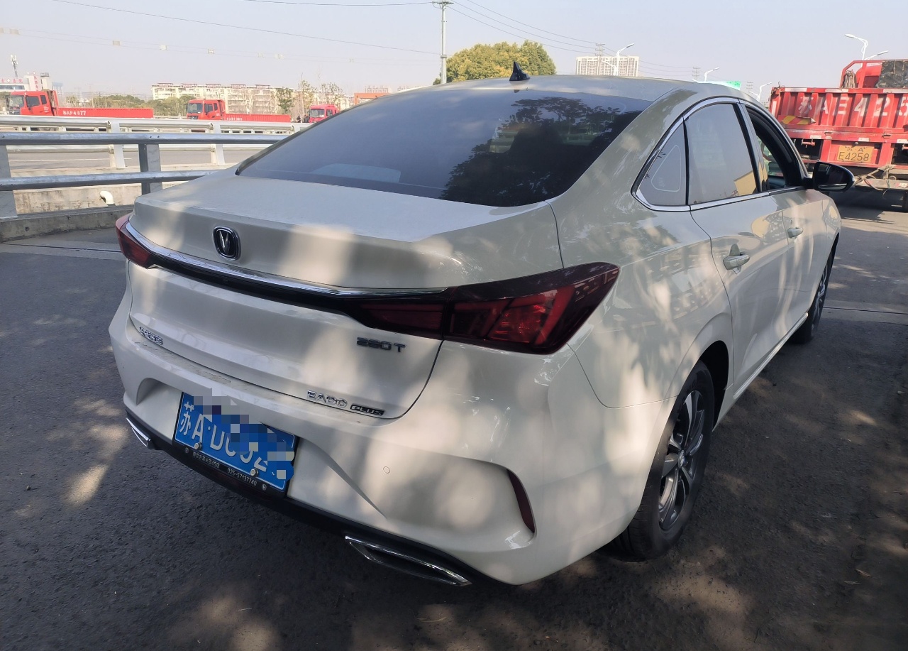 长安 逸动 2021款 PLUS 蓝鲸NE 1.4T GDI DCT尊贵型