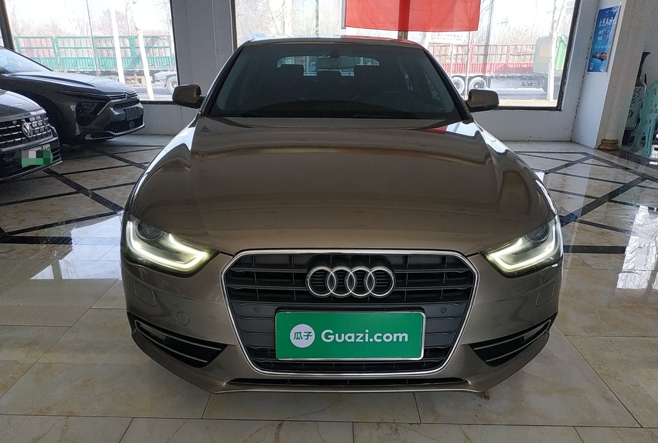 奥迪A4L 2013款 35 TFSI 自动标准型