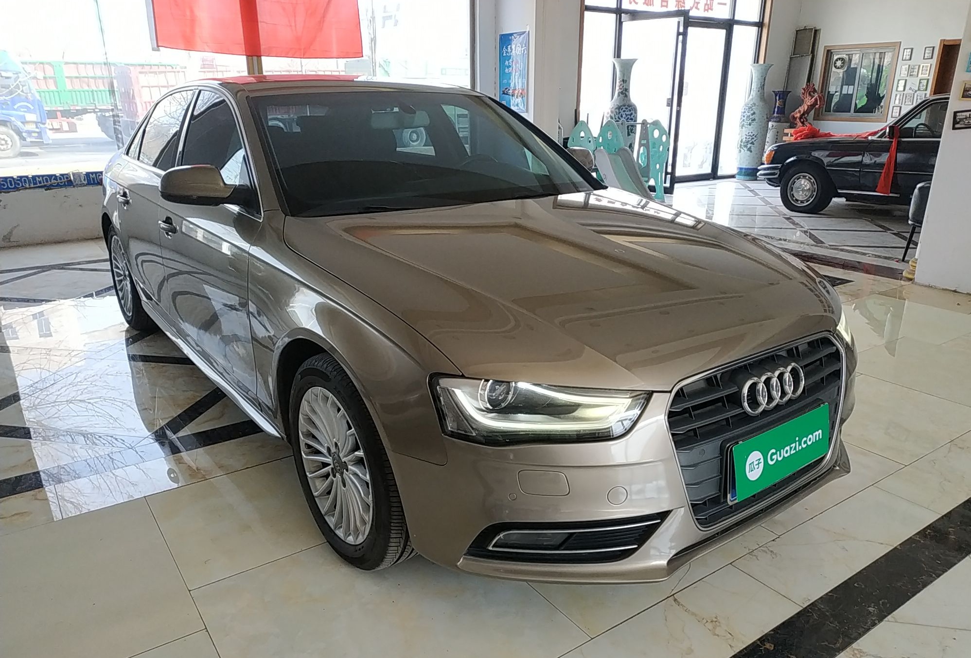 奥迪A4L 2013款 35 TFSI 自动标准型