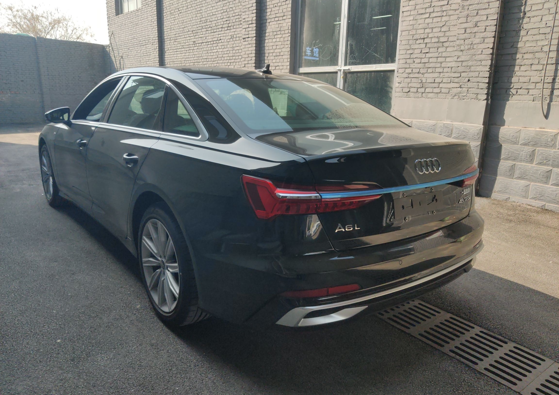 奥迪A6L 2023款 45 TFSI 臻选动感型