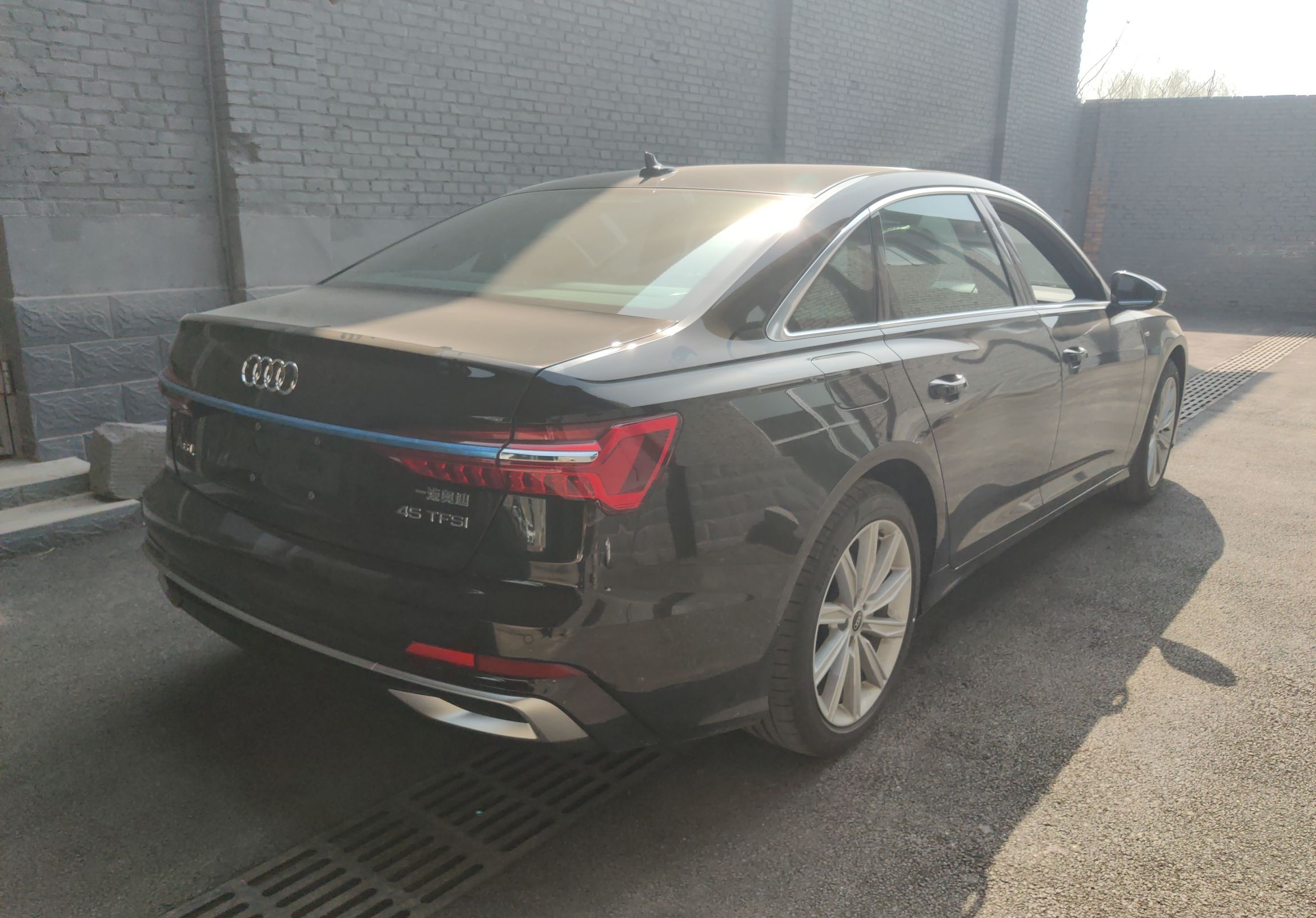 奥迪A6L 2023款 45 TFSI 臻选动感型