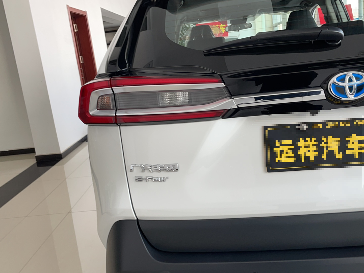 丰田 威兰达 2022款 双擎 2.5L E-CVT四驱豪华PLUS版