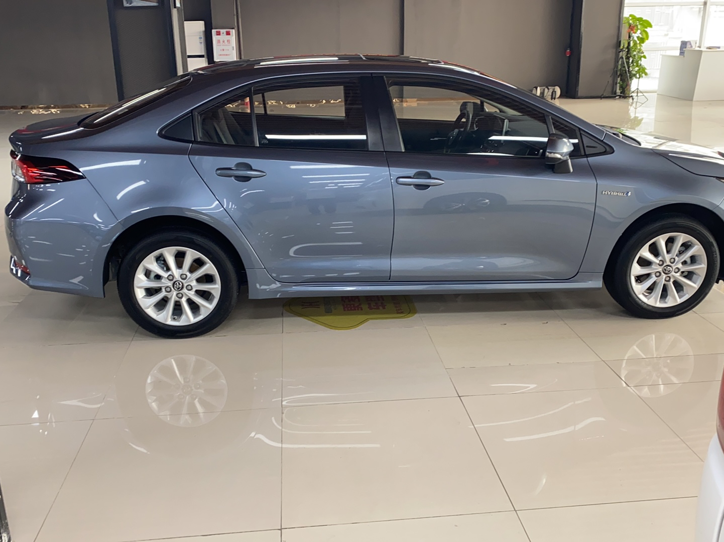 丰田 卡罗拉 2021款 双擎 1.8L E-CVT精英版