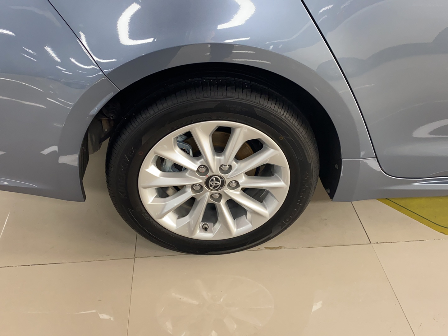 丰田 卡罗拉 2021款 双擎 1.8L E-CVT精英版