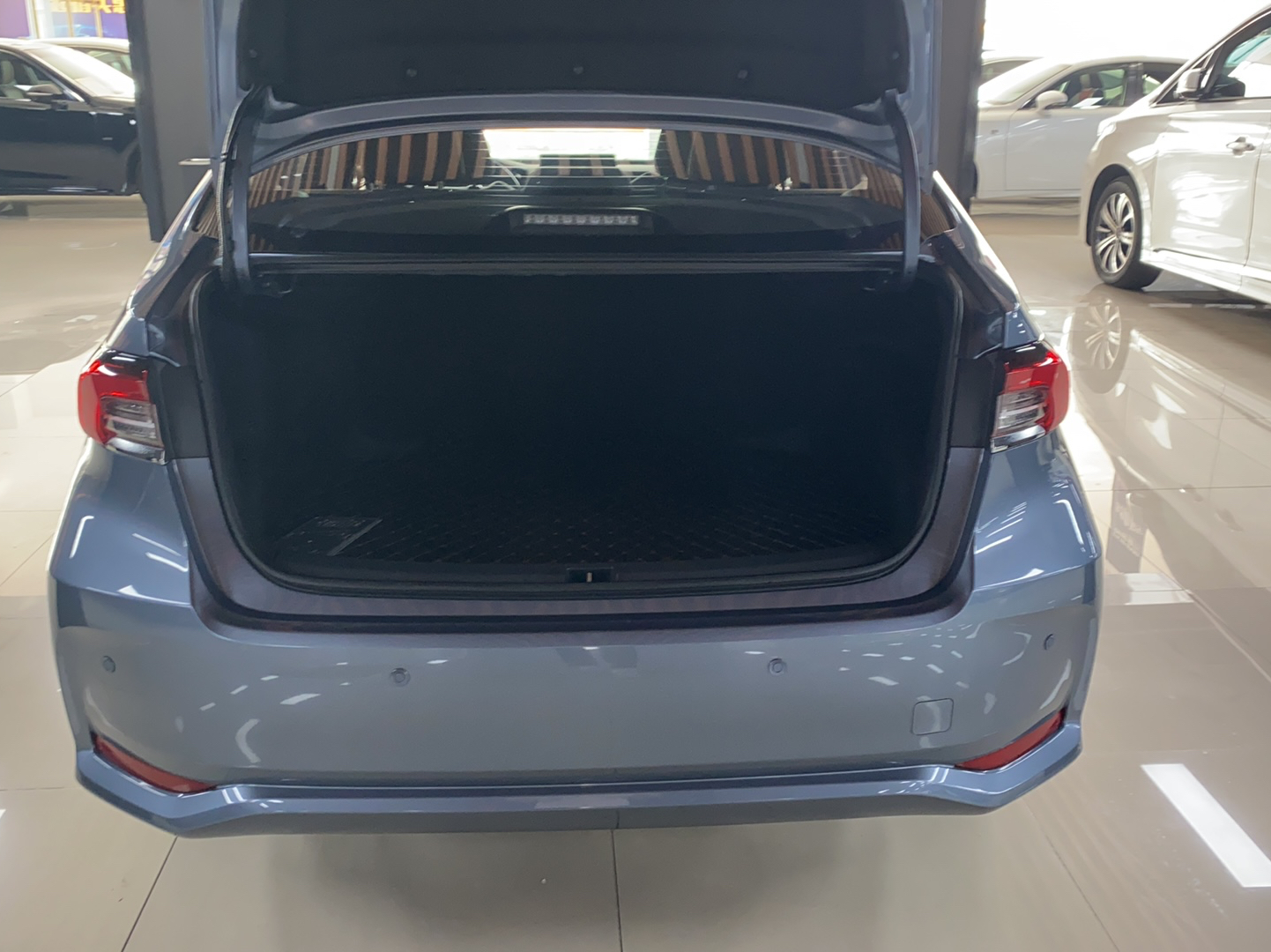 丰田 卡罗拉 2021款 双擎 1.8L E-CVT精英版