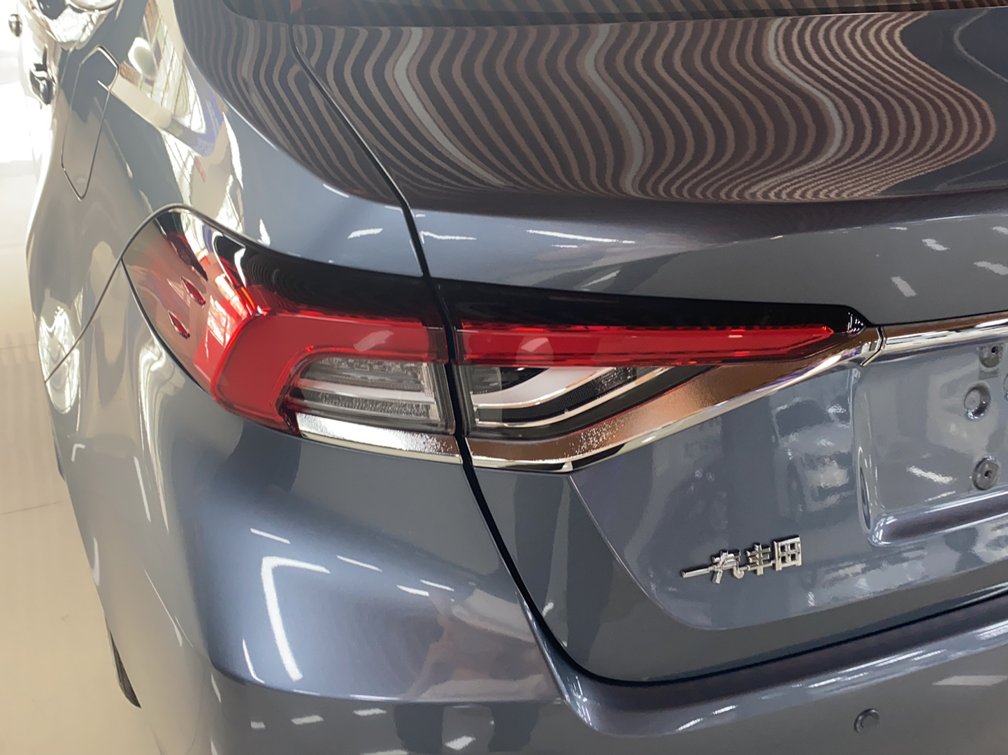 丰田 卡罗拉 2021款 双擎 1.8L E-CVT精英版