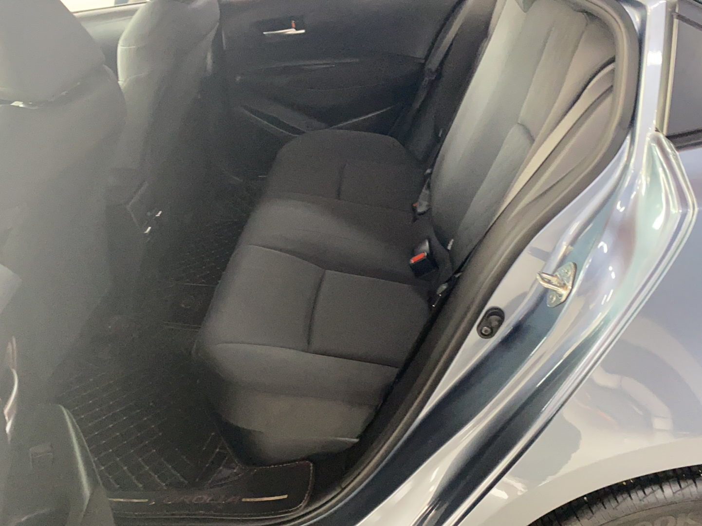 丰田 卡罗拉 2021款 双擎 1.8L E-CVT精英版