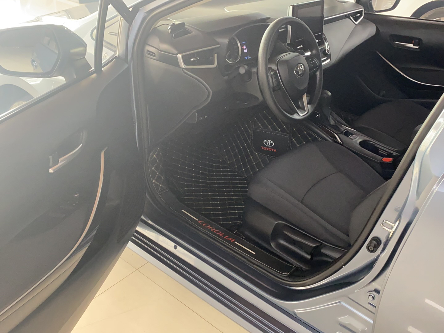 丰田 卡罗拉 2021款 双擎 1.8L E-CVT精英版