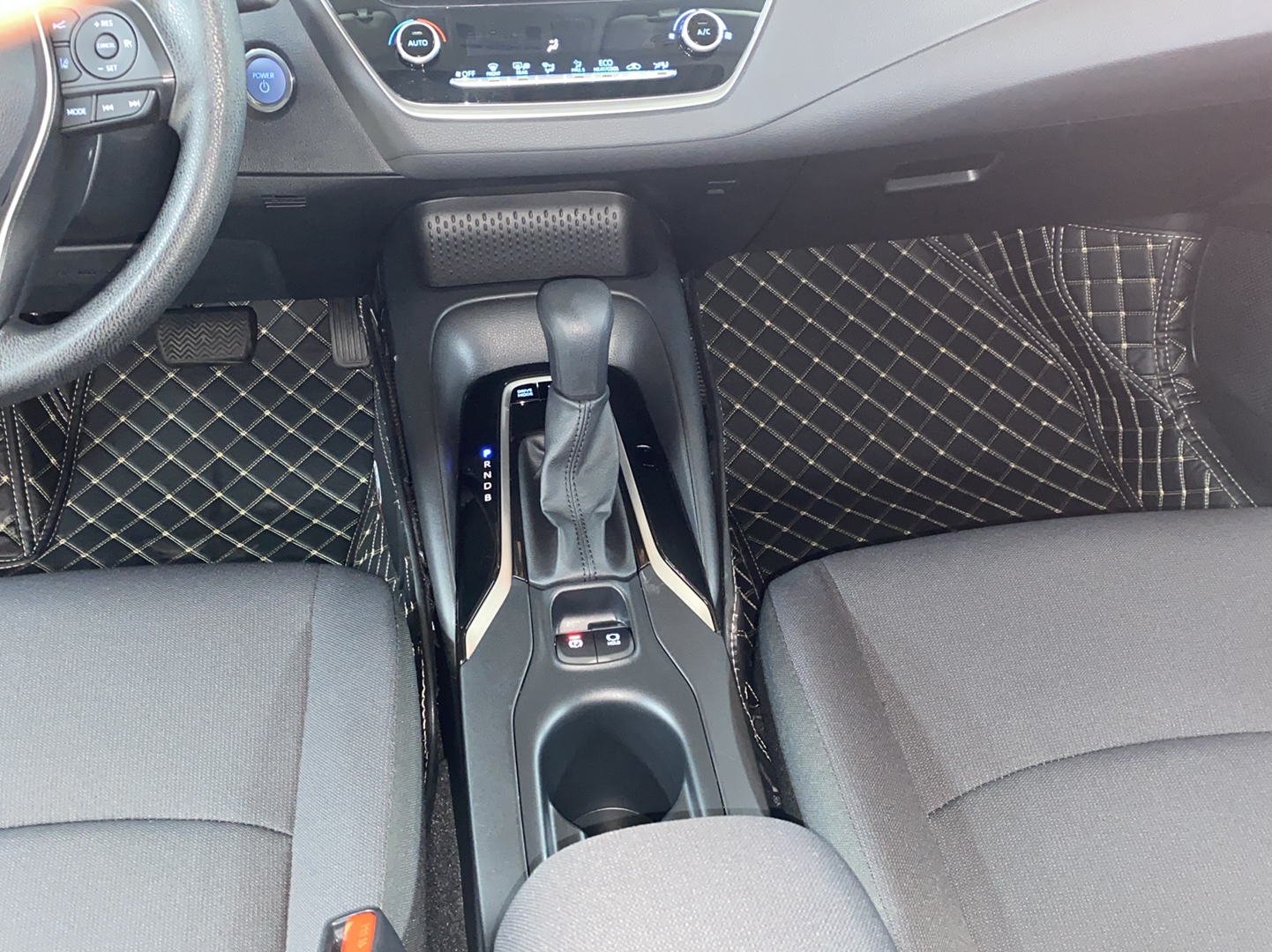 丰田 卡罗拉 2021款 双擎 1.8L E-CVT精英版