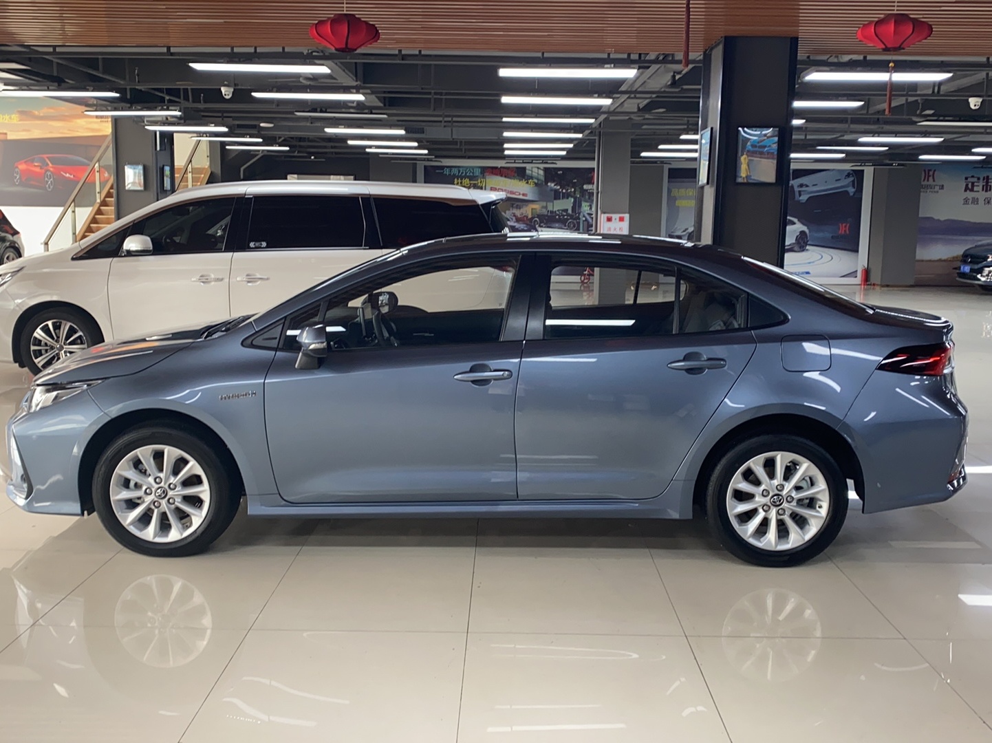 丰田 卡罗拉 2021款 双擎 1.8L E-CVT精英版