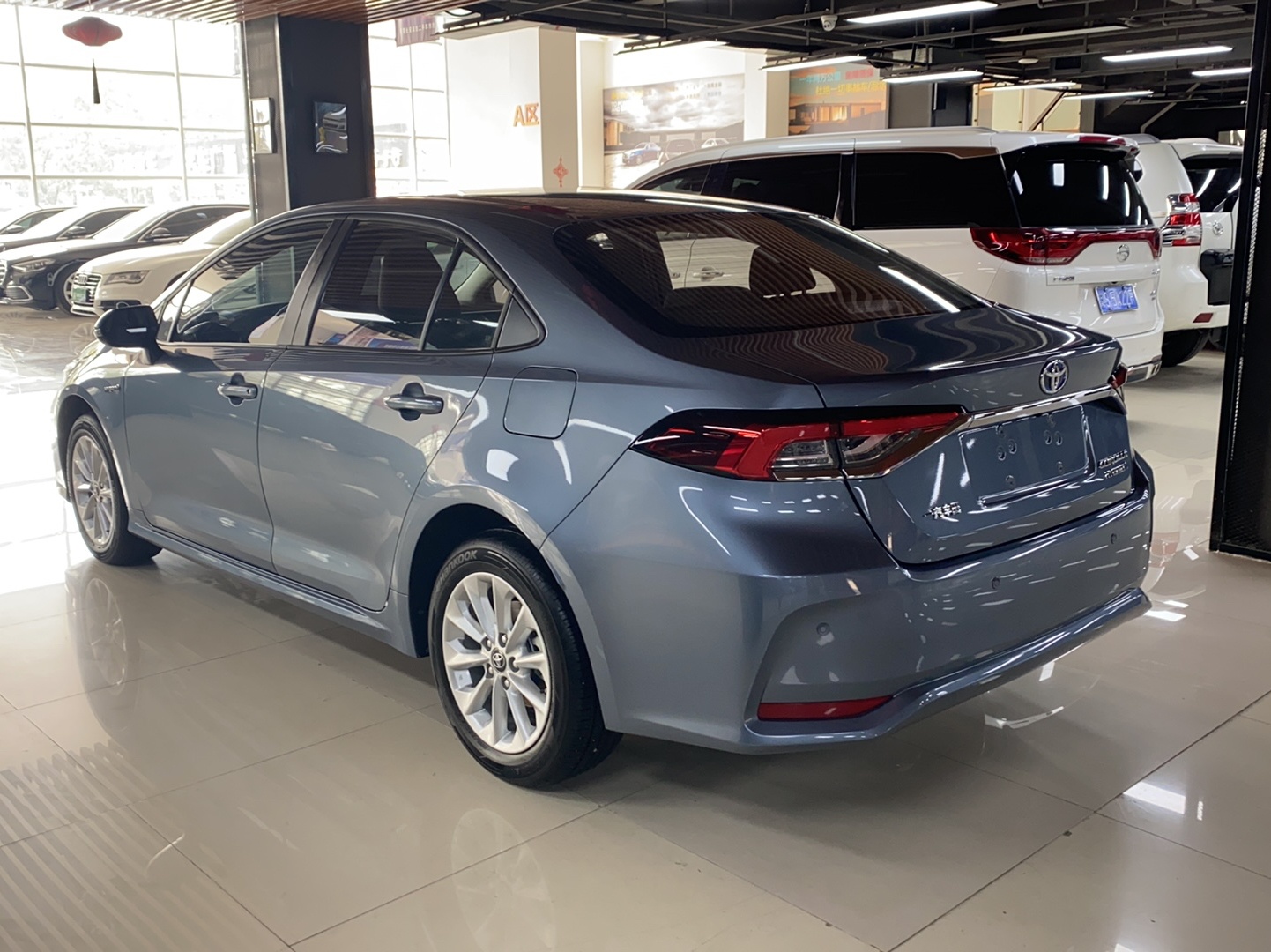 丰田 卡罗拉 2021款 双擎 1.8L E-CVT精英版