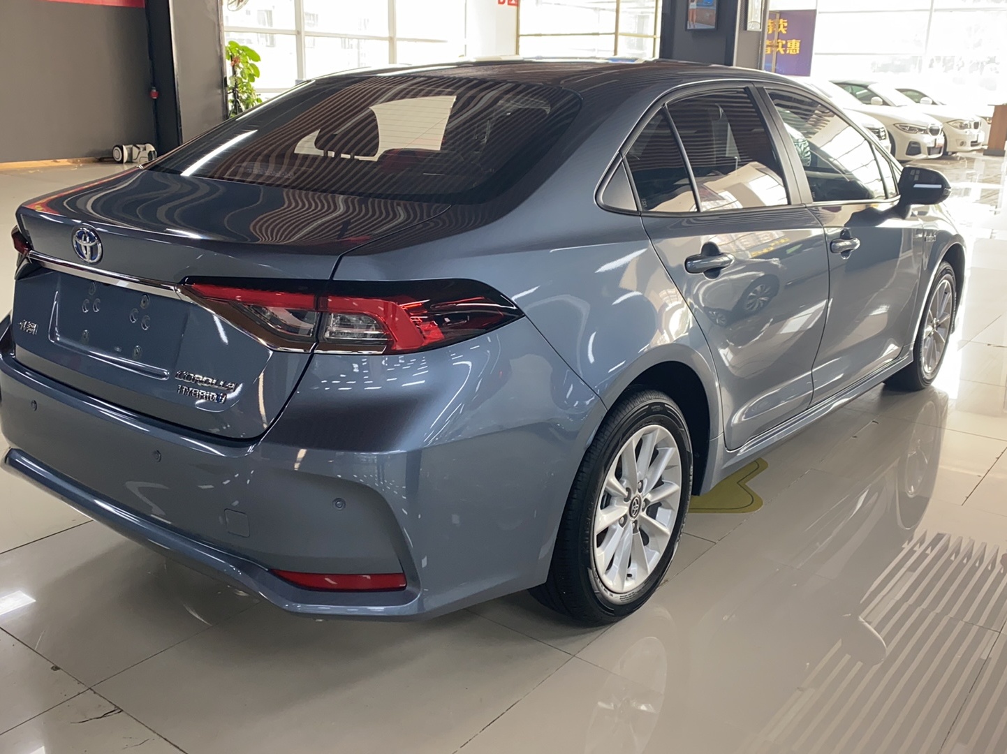 丰田 卡罗拉 2021款 双擎 1.8L E-CVT精英版