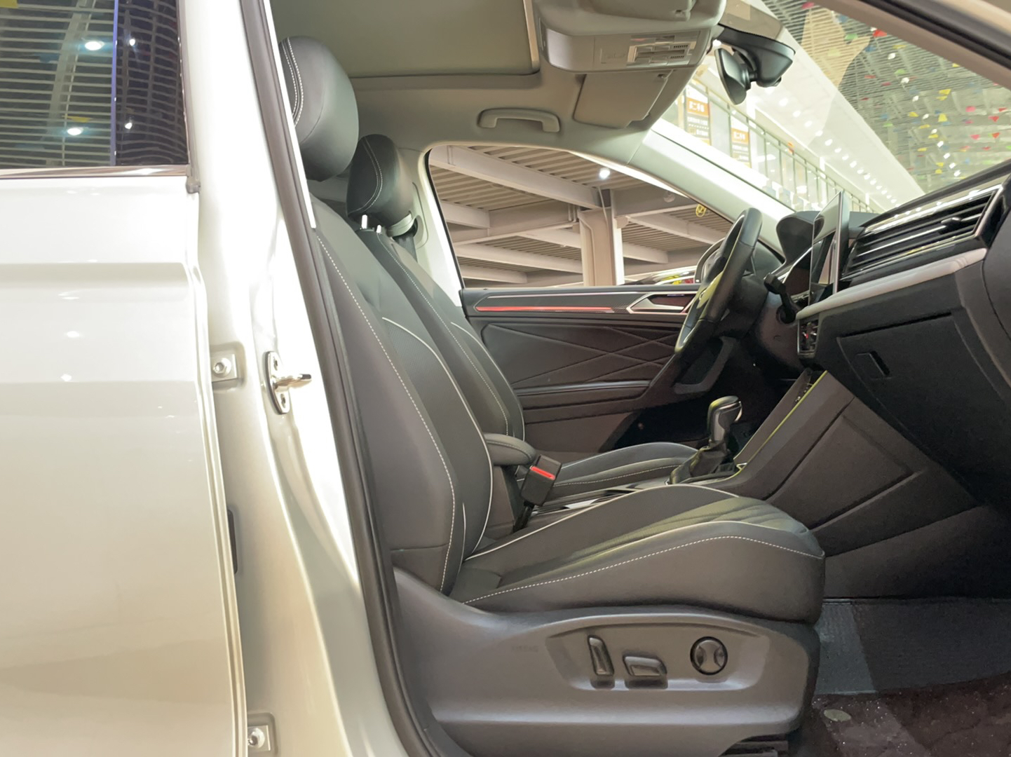 大众 途观L 2022款 330TSI 自动两驱R-Line越享版