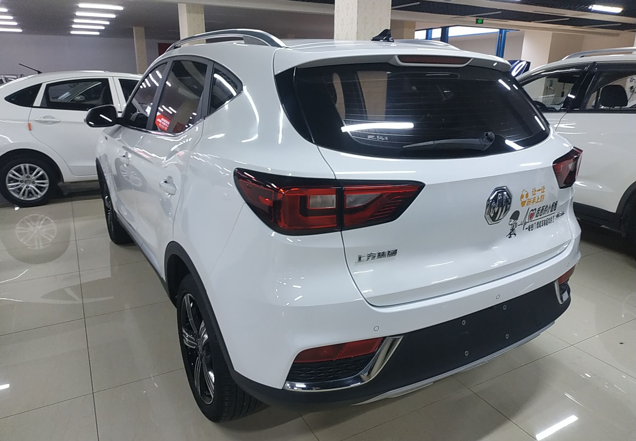 名爵ZS 2020款 全球百万畅销款 1.5L 手动65寸巨幕天窗版