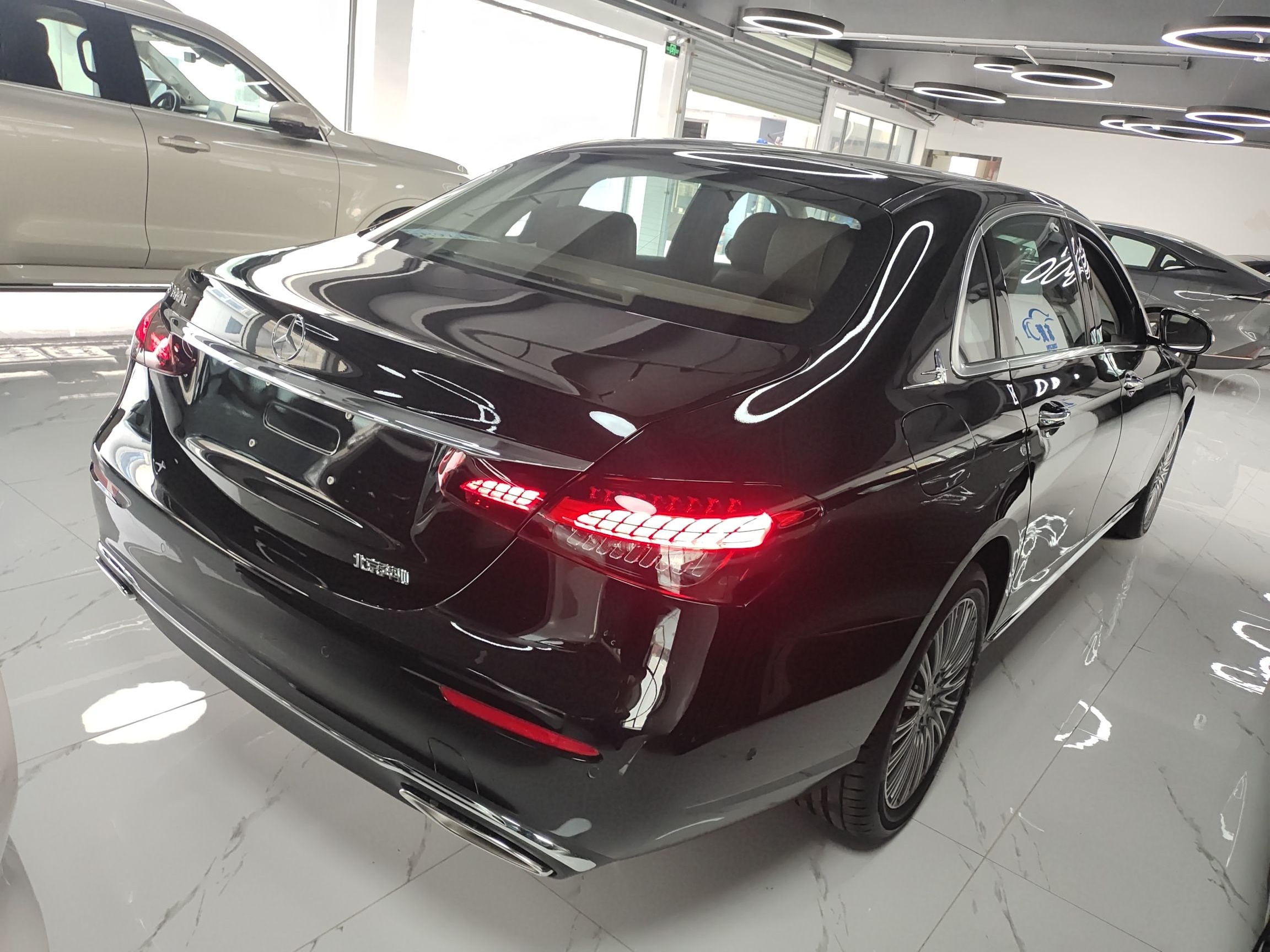 奔驰E级 2023款 E 300 L 时尚型