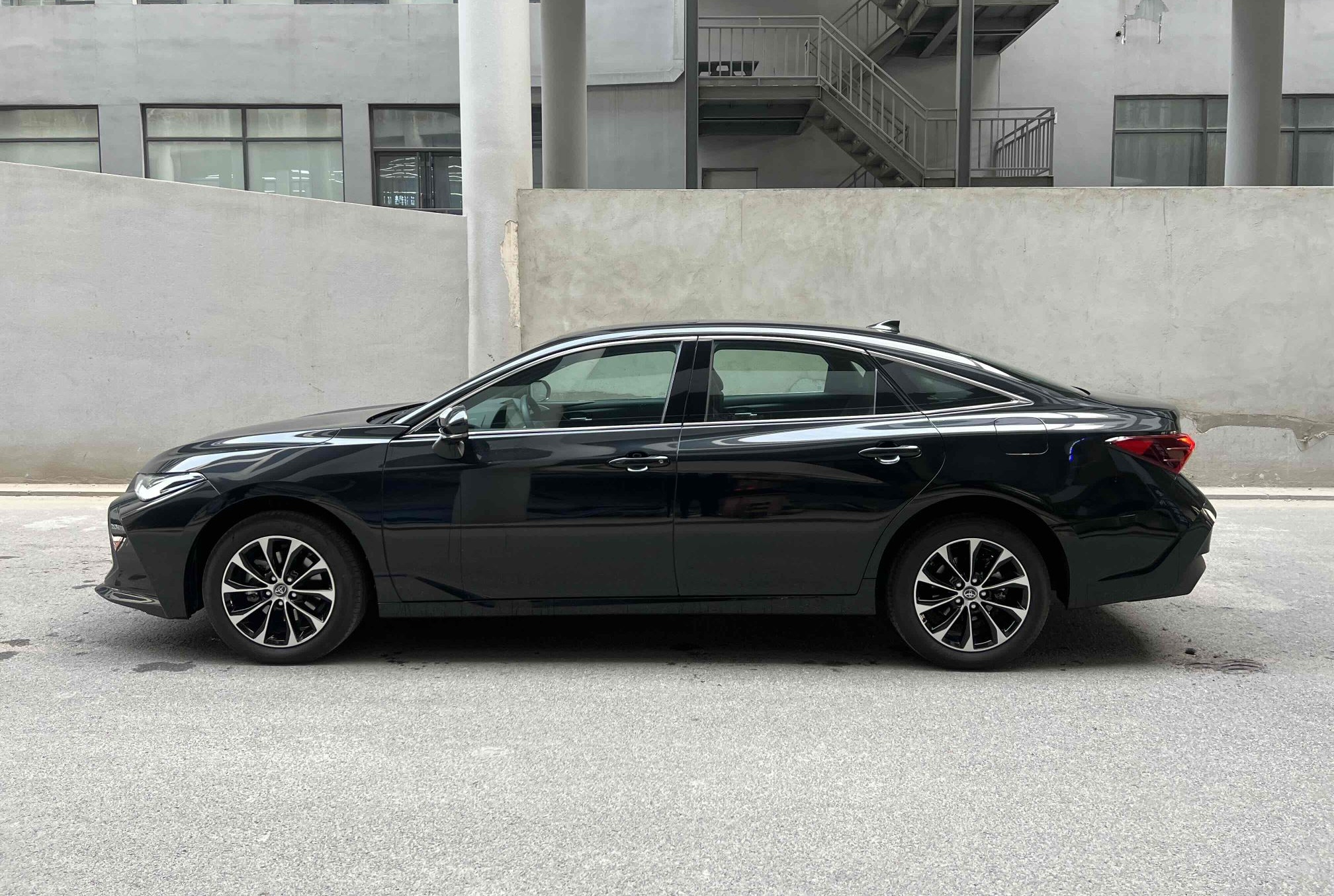 丰田 亚洲龙 2022款 2.0L 进取版