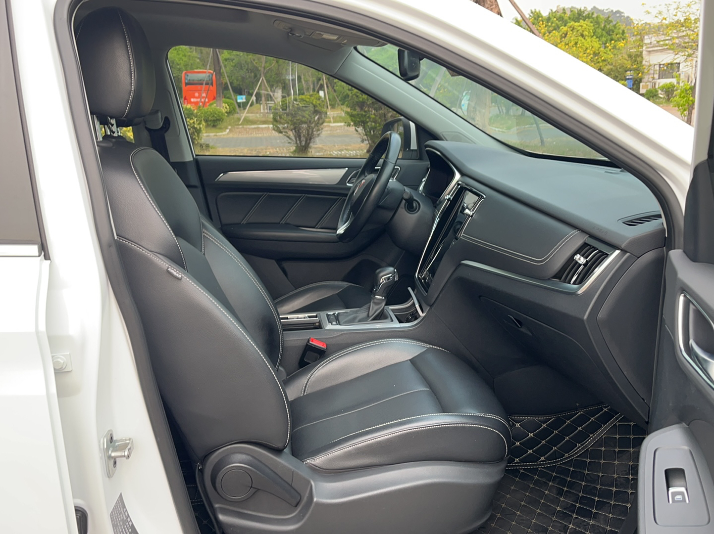 荣威RX5 2016款 30T 两驱自动互联网智享版