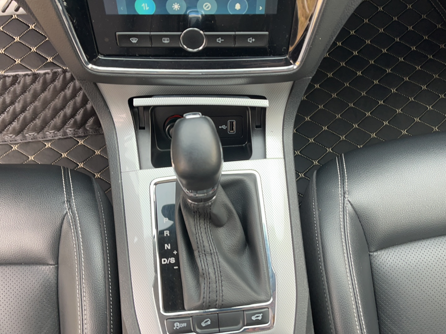 荣威RX5 2016款 30T 两驱自动互联网智享版