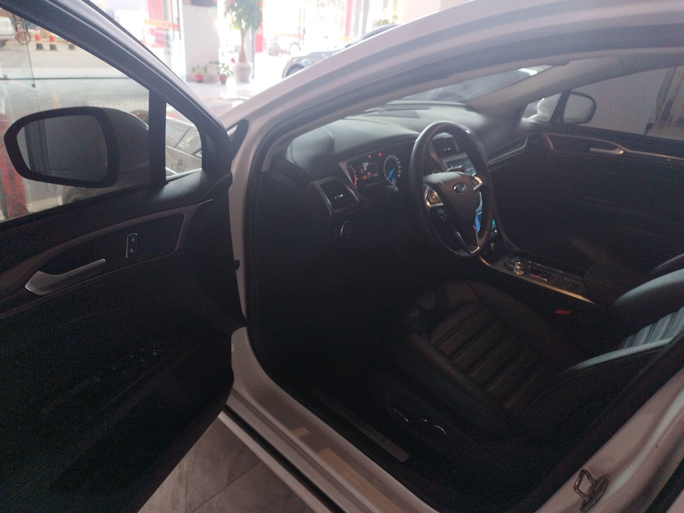 福特 蒙迪欧 2020款 EcoBoost 180 时尚型