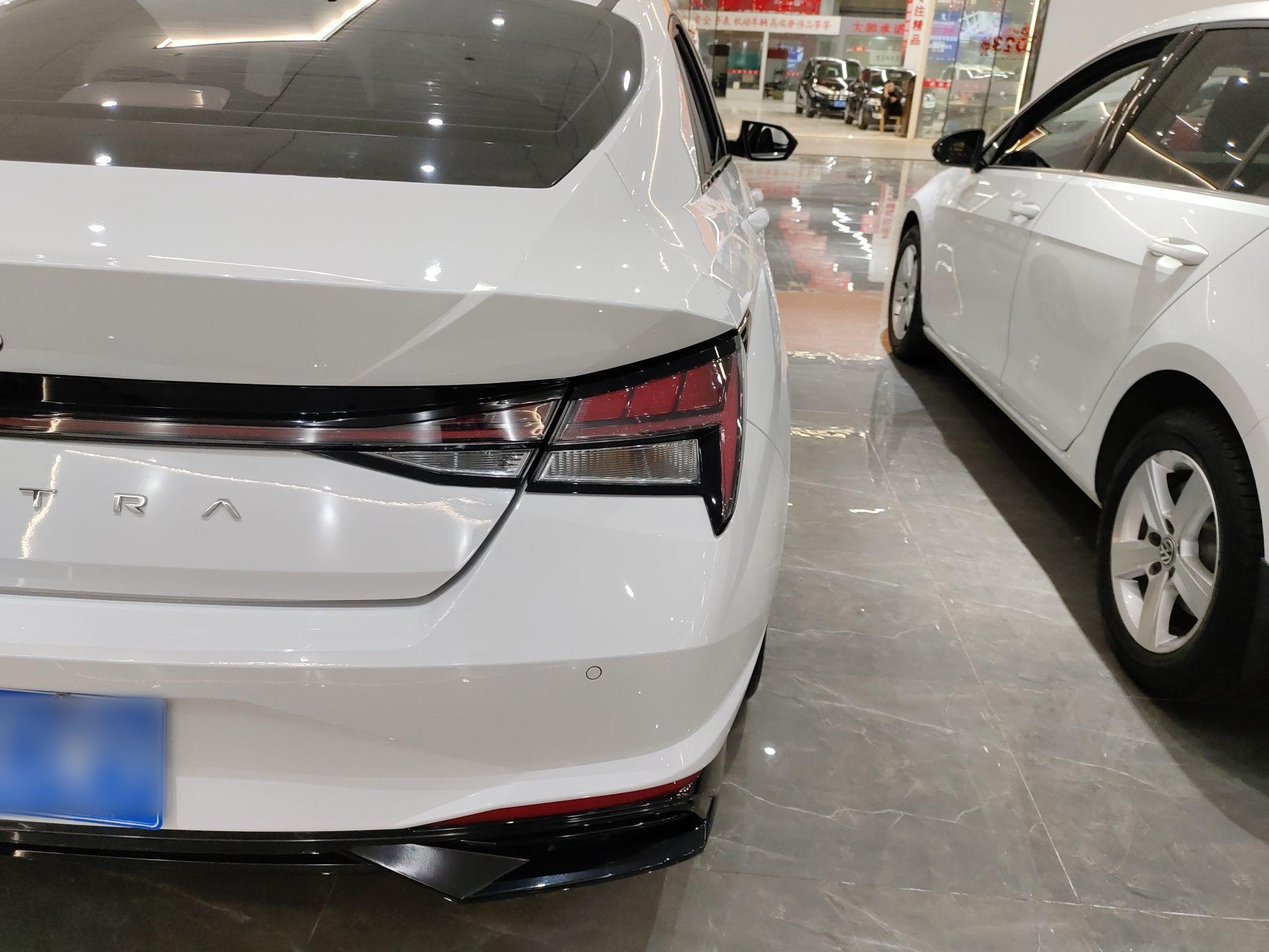 现代 伊兰特 2021款 1.5L LUX尊贵版