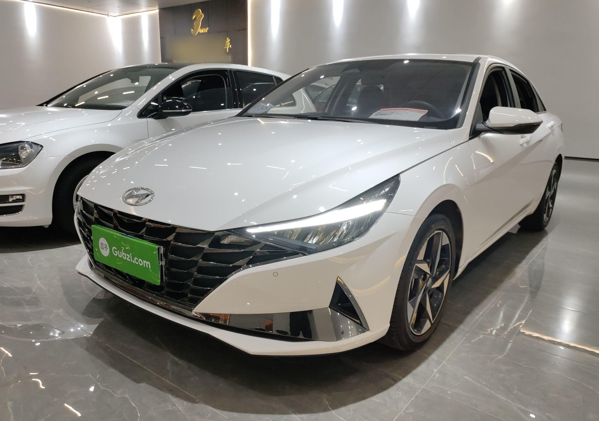 现代 伊兰特 2021款 1.5L LUX尊贵版