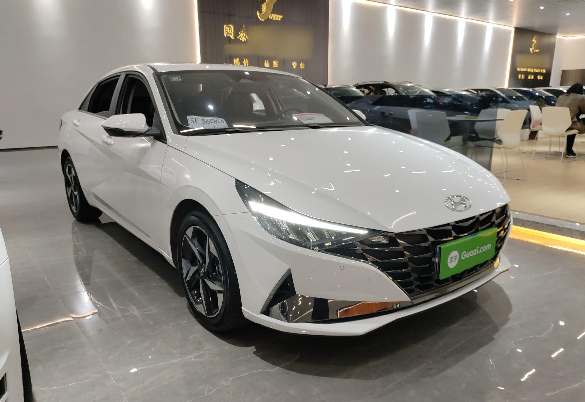 现代 伊兰特 2021款 1.5L LUX尊贵版