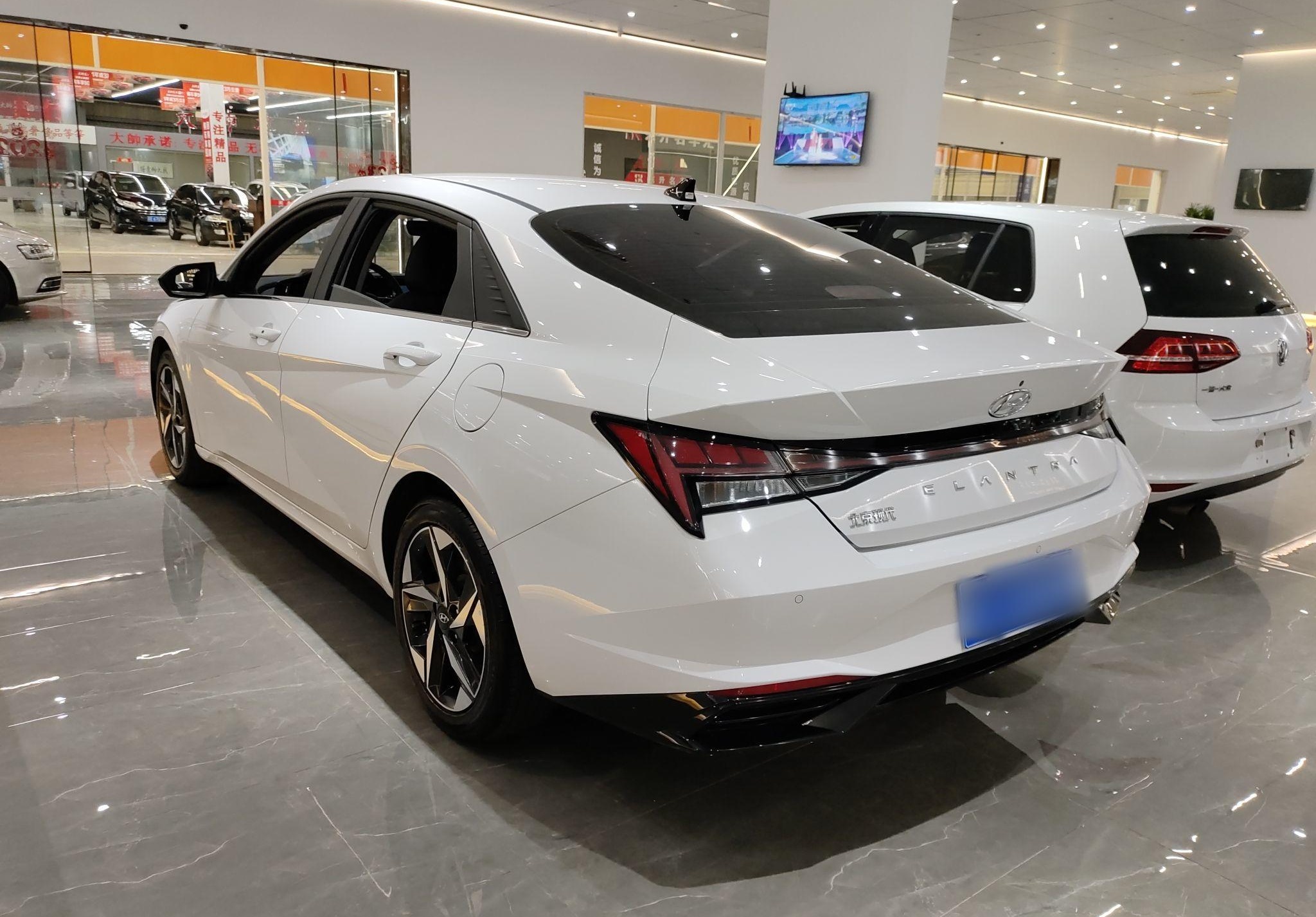 现代 伊兰特 2021款 1.5L LUX尊贵版