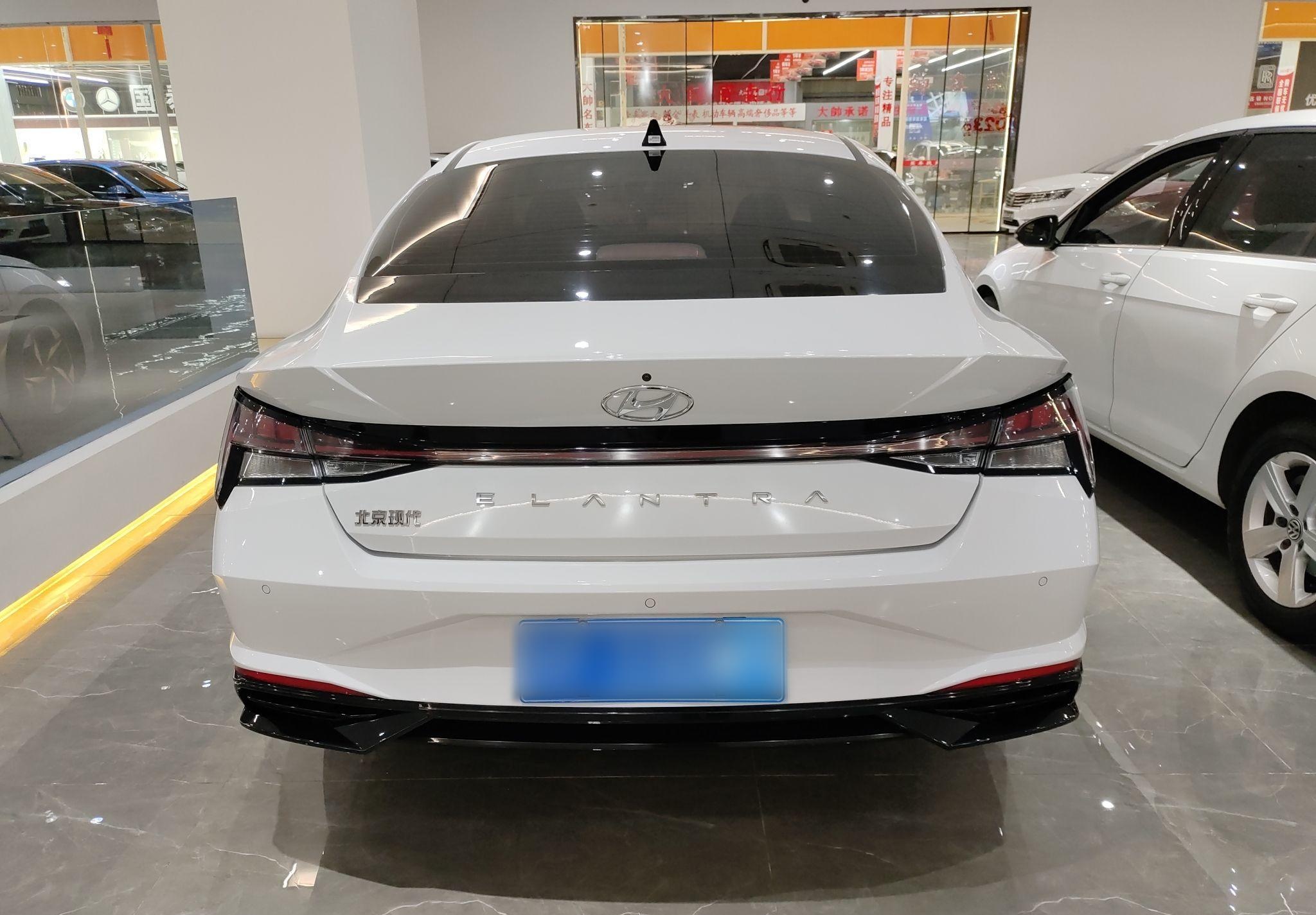 现代 伊兰特 2021款 1.5L LUX尊贵版