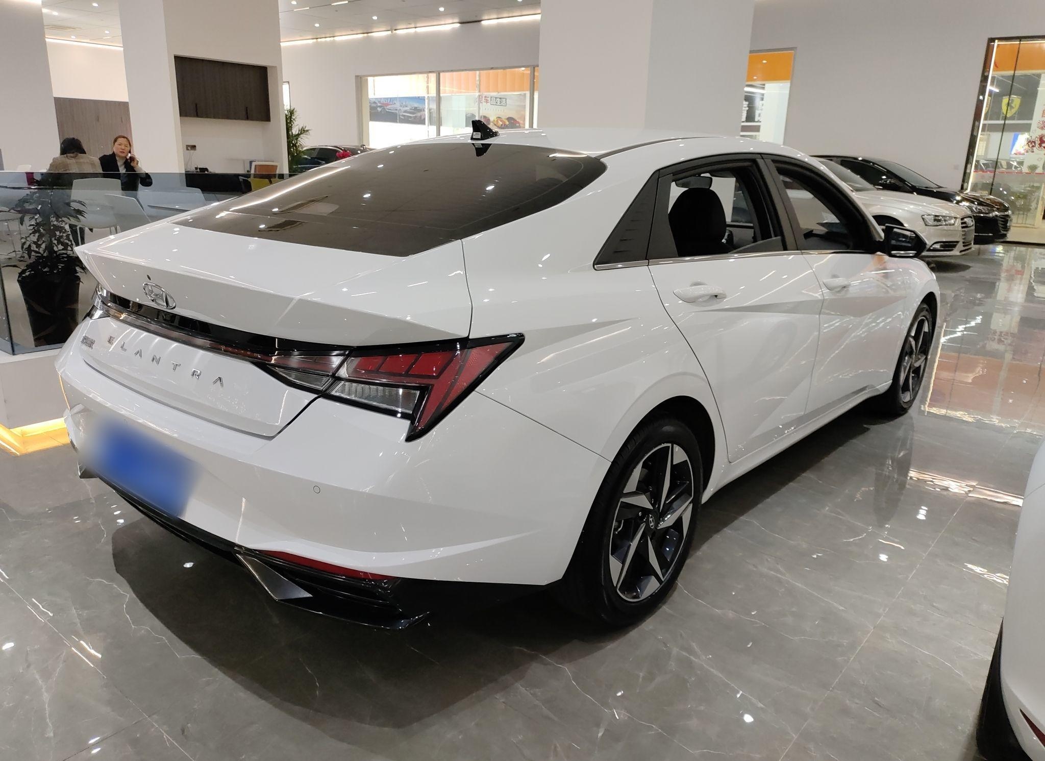 现代 伊兰特 2021款 1.5L LUX尊贵版