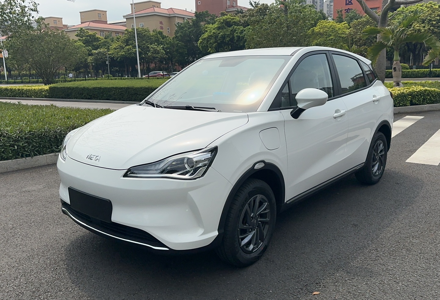 哪吒汽车 哪吒V 2022款 潮 300 Lite 三元锂