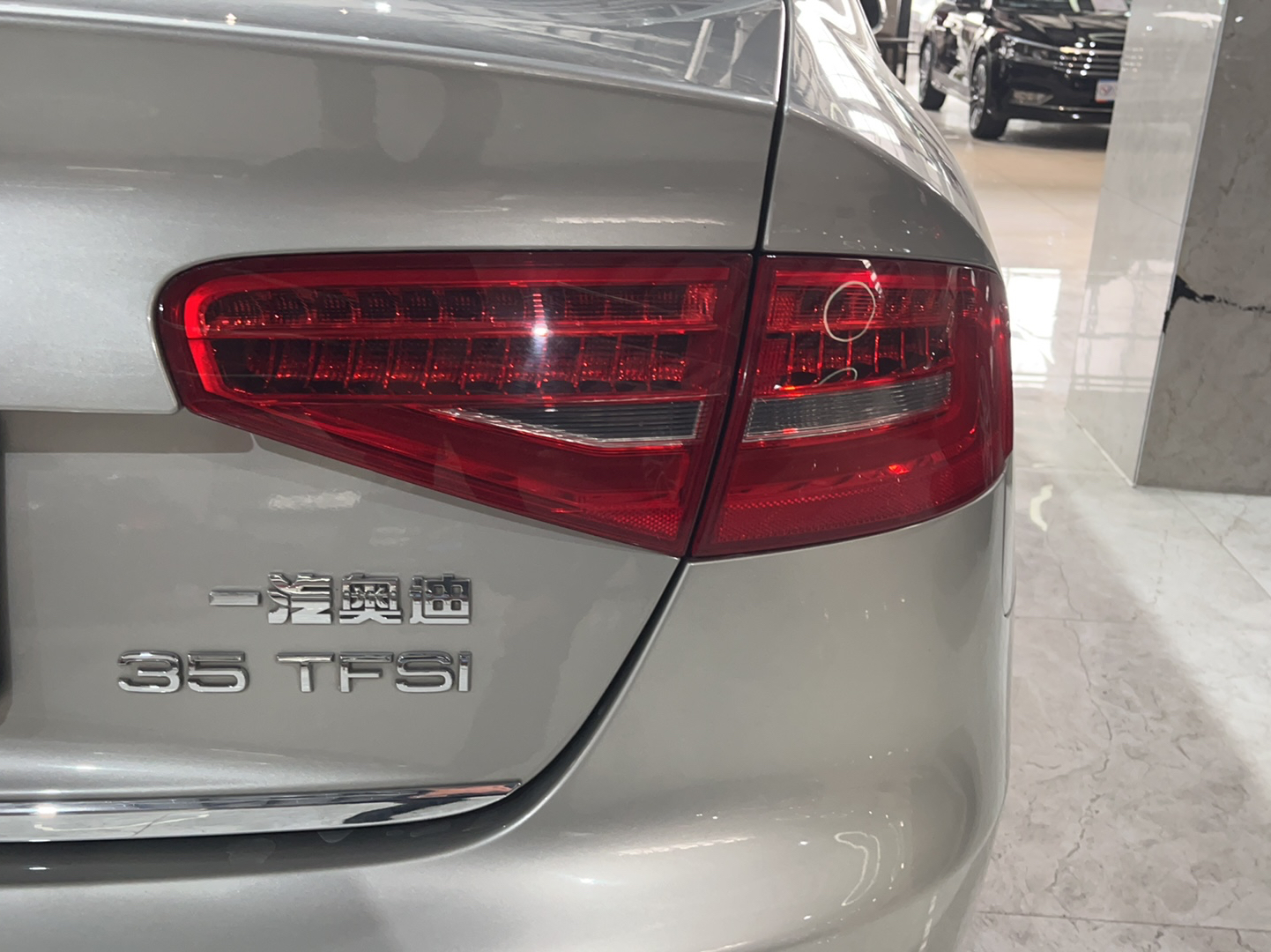 奥迪A4L 2015款 35 TFSI 自动标准型