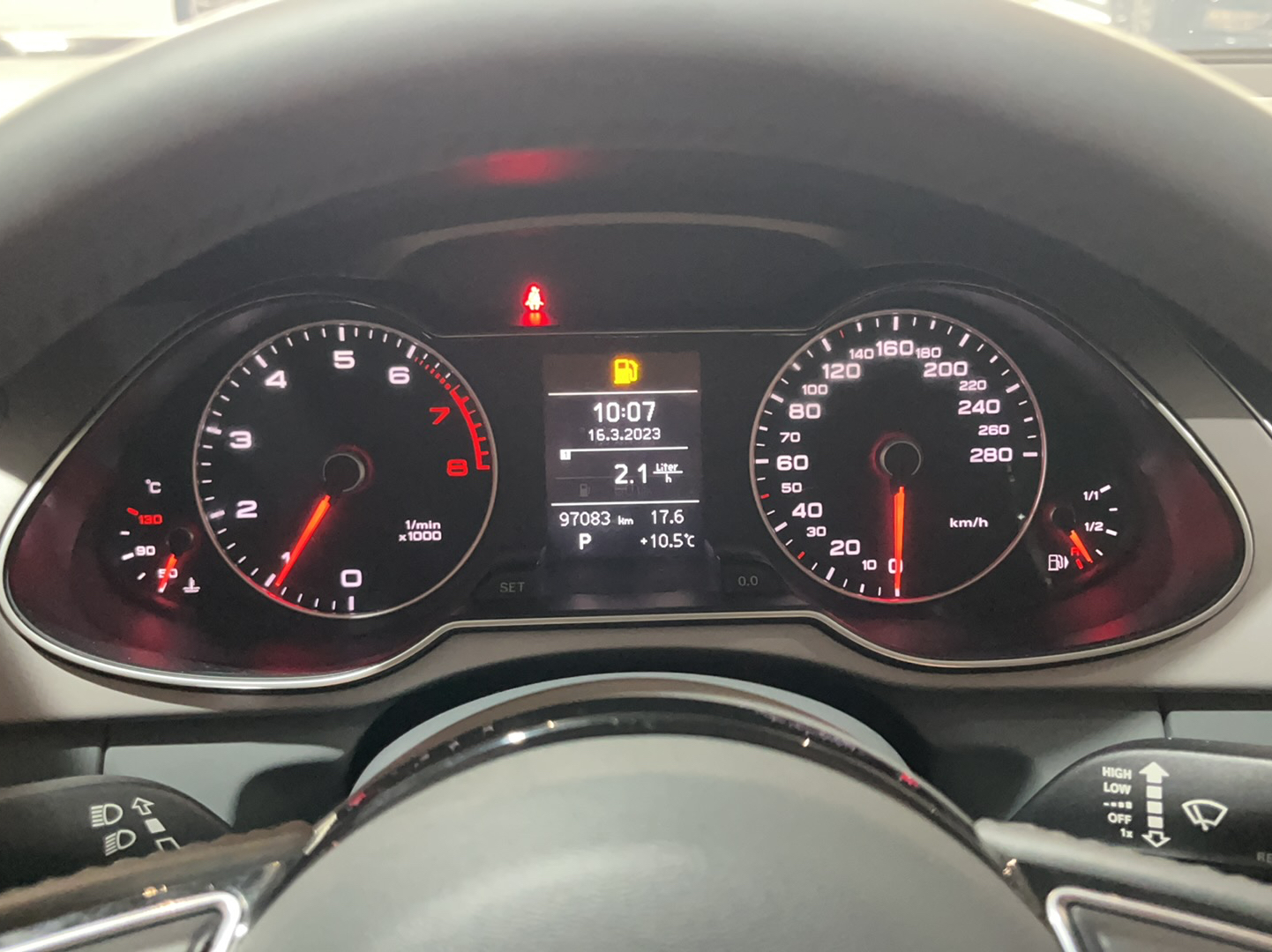 奥迪A4L 2015款 35 TFSI 自动标准型