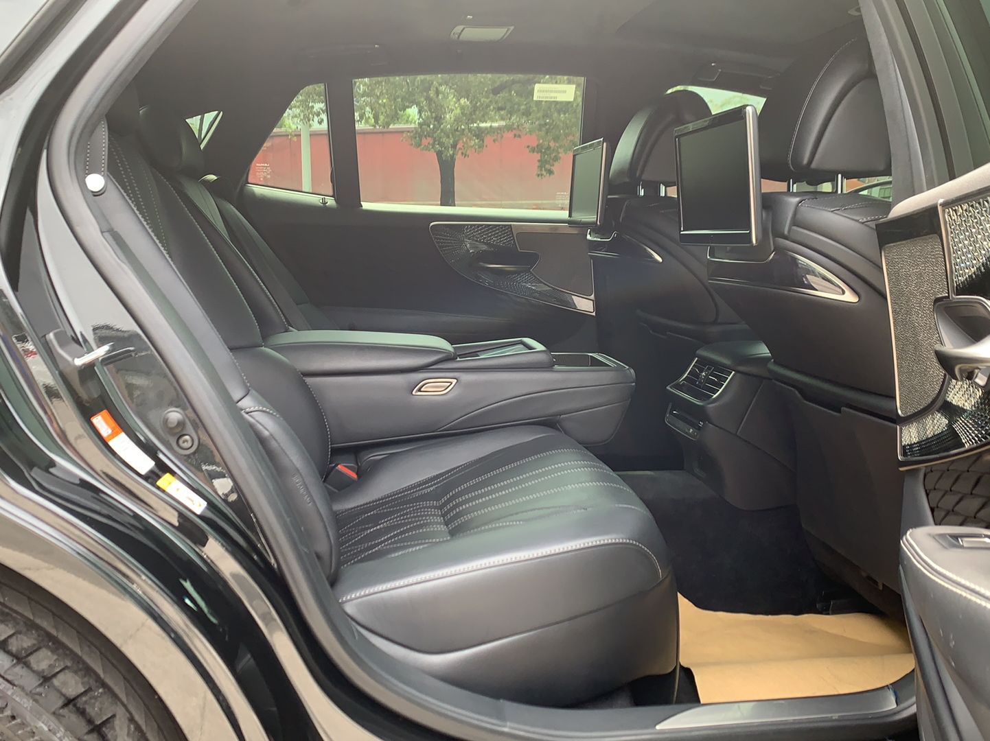 雷克萨斯LS 2018款 500h 行政版 国V