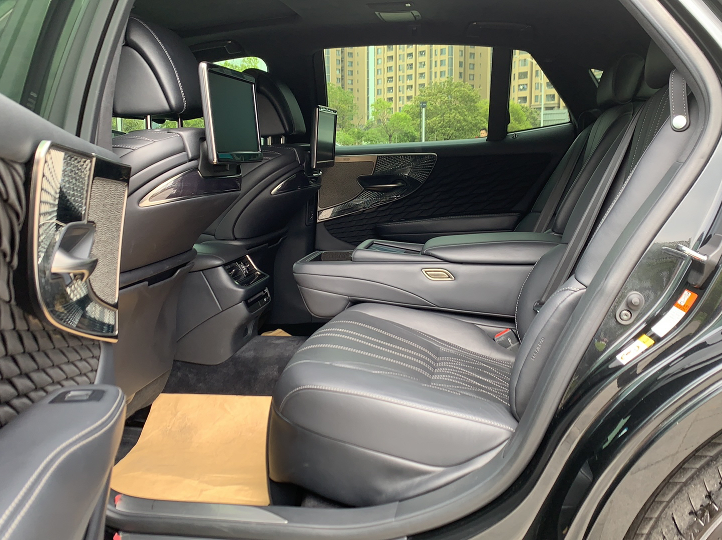 雷克萨斯LS 2018款 500h 行政版 国V